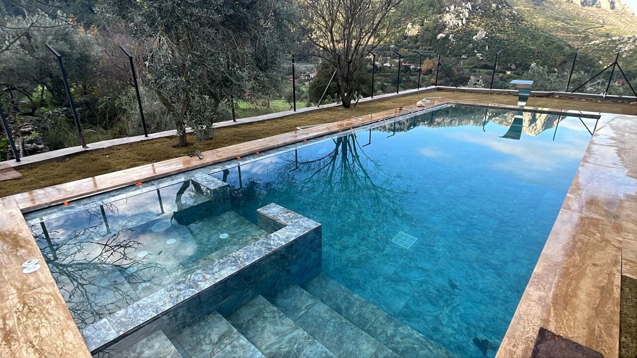  Havuzu Yaz Boyunca Temiz Tutmanın Yolları