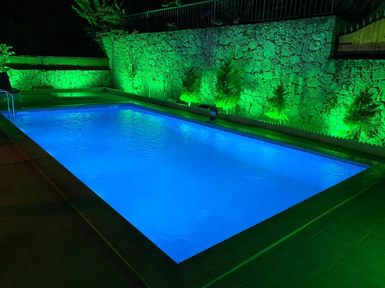 Prefabrik Dörtköşe Havuz  4X8